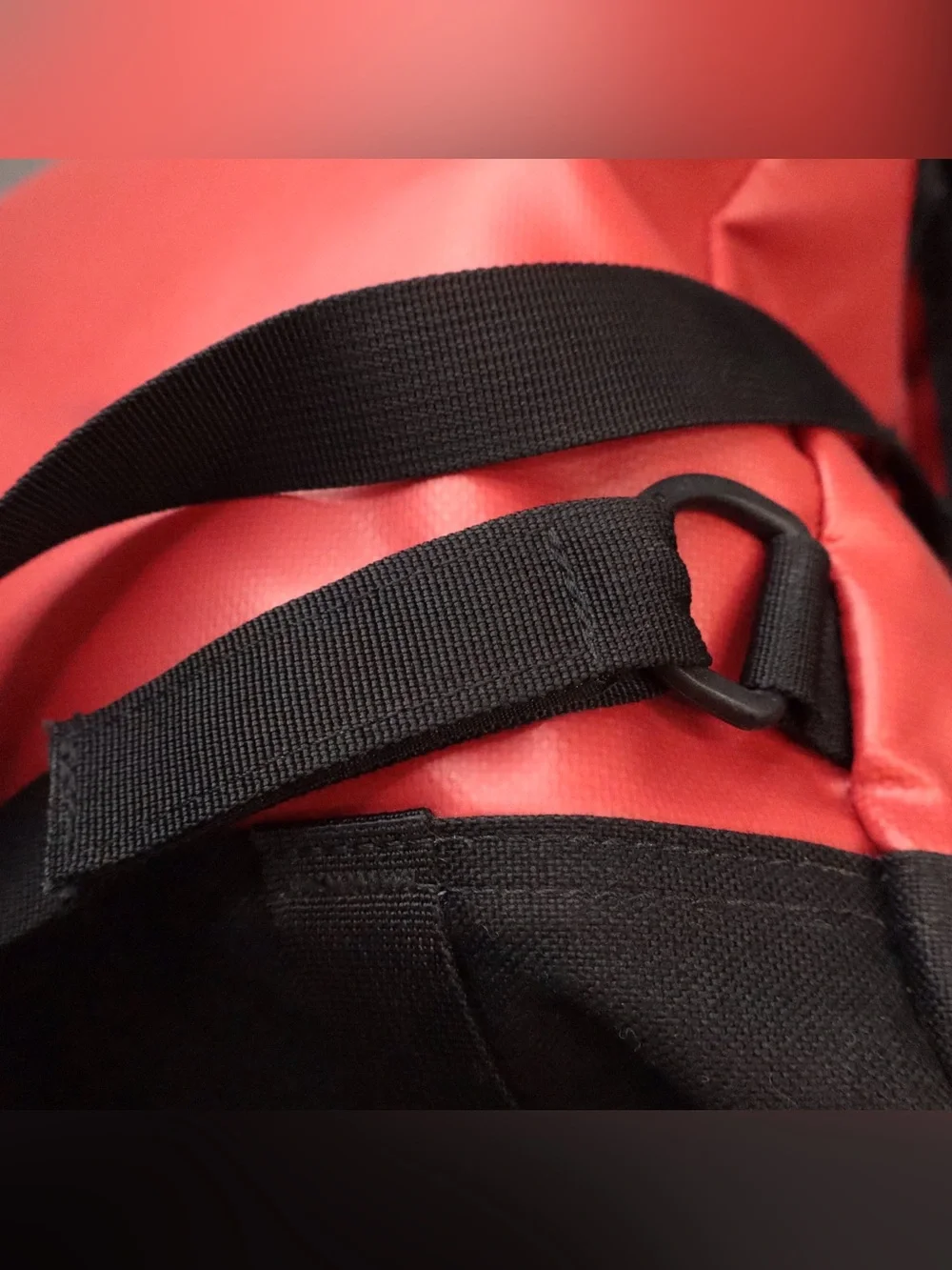 North Face Base Camp Voyager Messenger Bag Water Resistant Red Outdoor Laptop